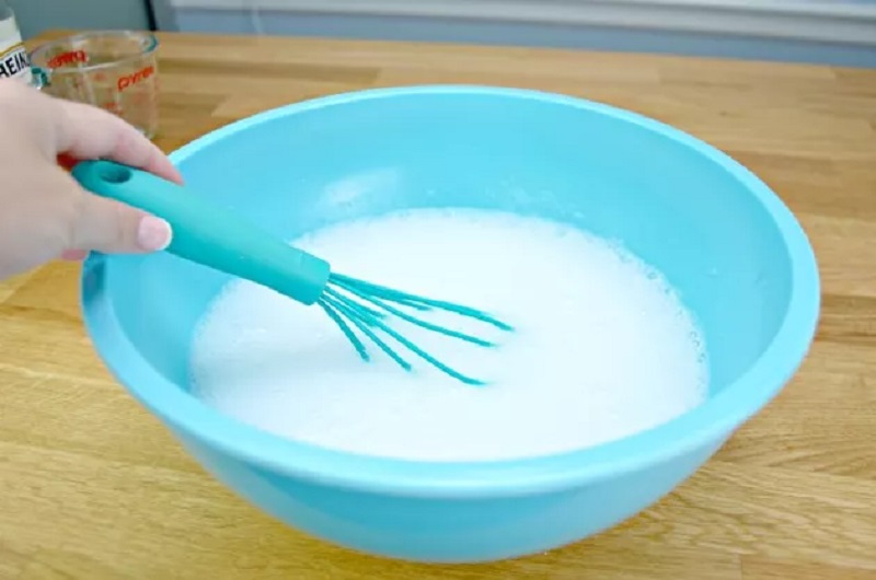DIY: Φτιάξε Εύκολα και Οικονομικά Σπιτικό Φυσικό Μαλακτικό Ρούχων