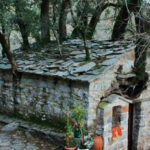 Τα 17 πλατάνια επάνω στη σκεπή - Η εκκλησία που μπήκε στο βιβλίο γκίνες και είναι ένα θαύμα στην Ελλάδα
