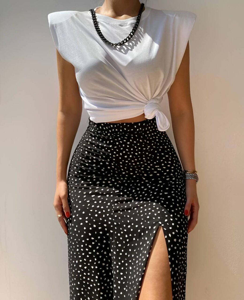 20 μοναδικά outfits με λευκό T-shirt για να μοιάζεις σαν μοντέλο κάθε μέρα