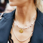 Layering κοσμημάτων: Τάση στο jewelry stacking
