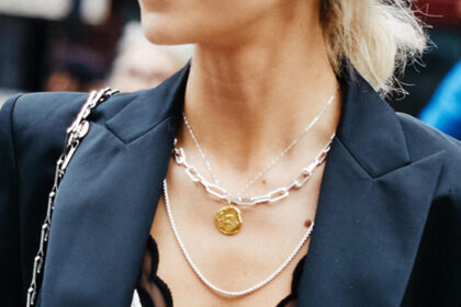 Layering κοσμημάτων: Τάση στο jewelry stacking