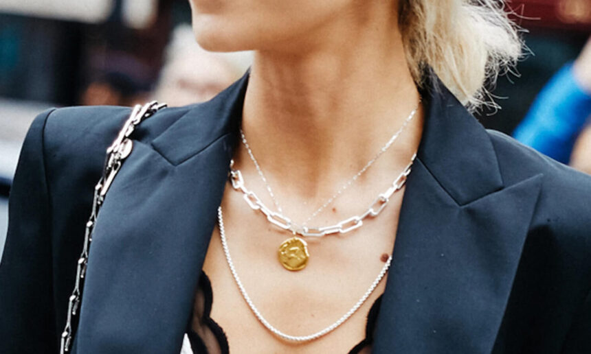 Layering κοσμημάτων: Τάση στο jewelry stacking