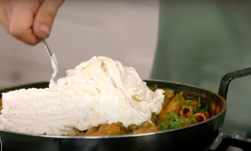 Παστίτσιο στο τηγάνι από τον Άκη Πετρετζίκη