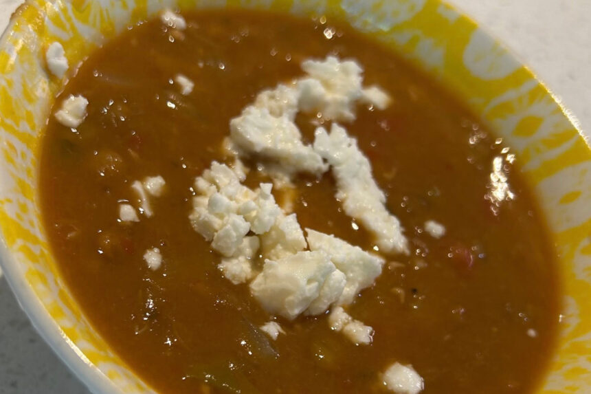 Ο λόγος που δεν κάνει να τρως φακές με τυρί ή γιαούρτι