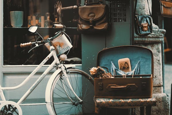 17 πράγματα που δεν θα προσπερνούσαν οι Interior Designers από ένα μαγαζί με μεταχειρισμένα