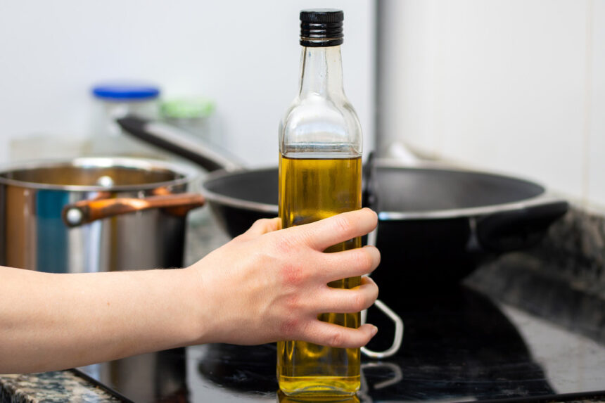 Γιατί ποτέ δεν πρέπει να αποθηκεύετε το Ελαιόλαδο στον πάγκο της κουζίνας