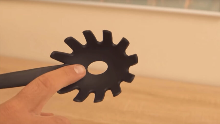 Ποια είναι η χρήση της τρύπας της κουτάλας; Δεν είναι εκεί για σχέδιο