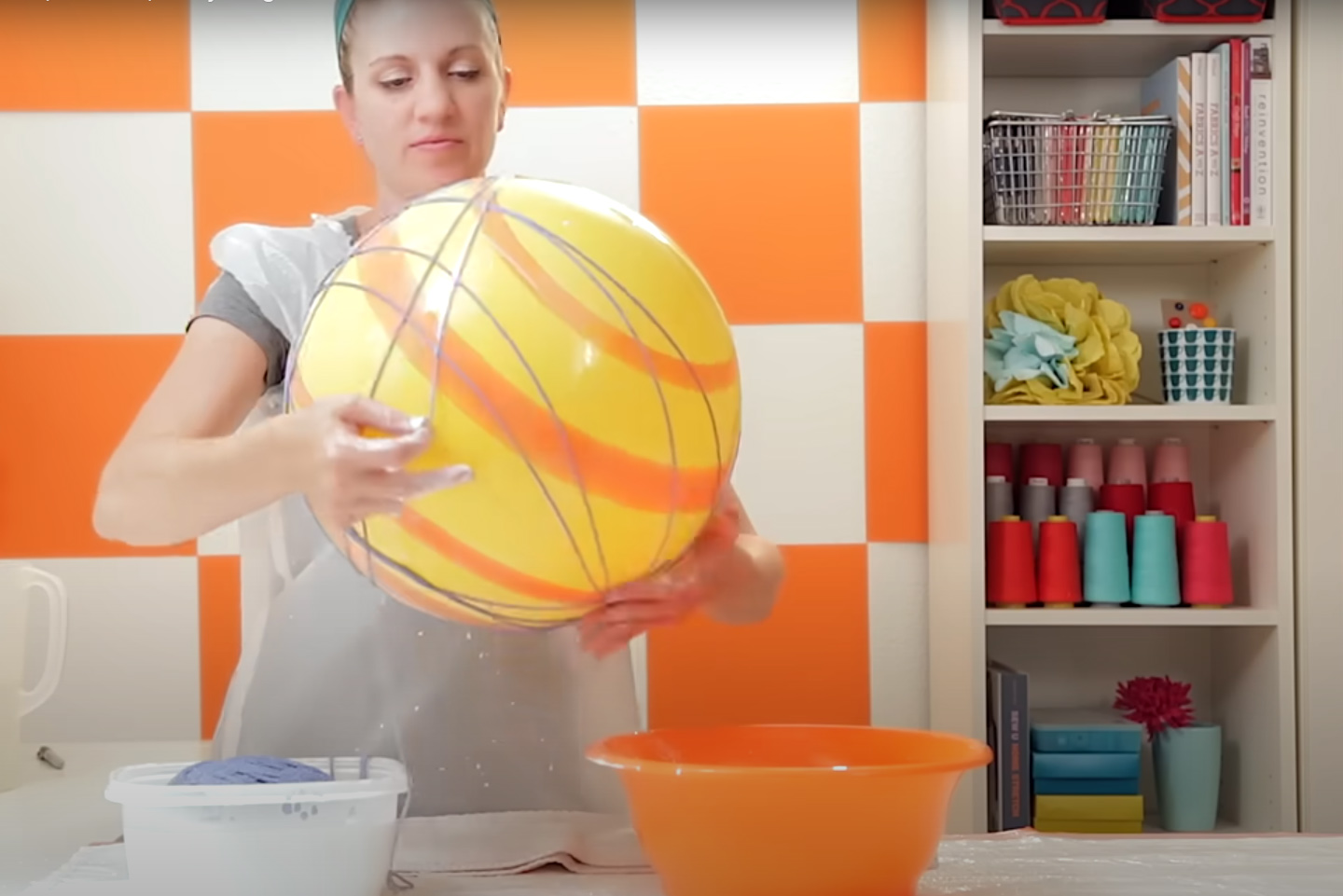 DIY φωτιστικό από σπάγκο - Μια low budget κατασκευή που θα αλλάξει το σπίτι σου