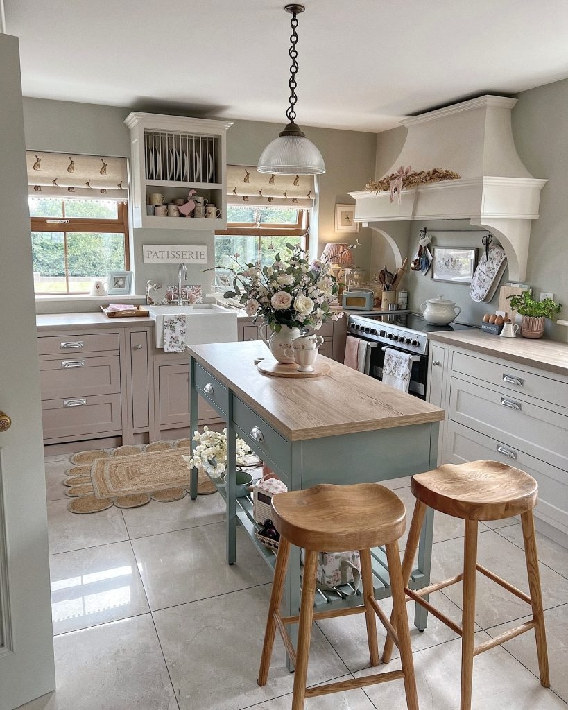 ΚΟΡΥΦΑΙΕΣ Ιδέες Διακόσμησης Κουζίνας για το Φθινόπωρο 2025