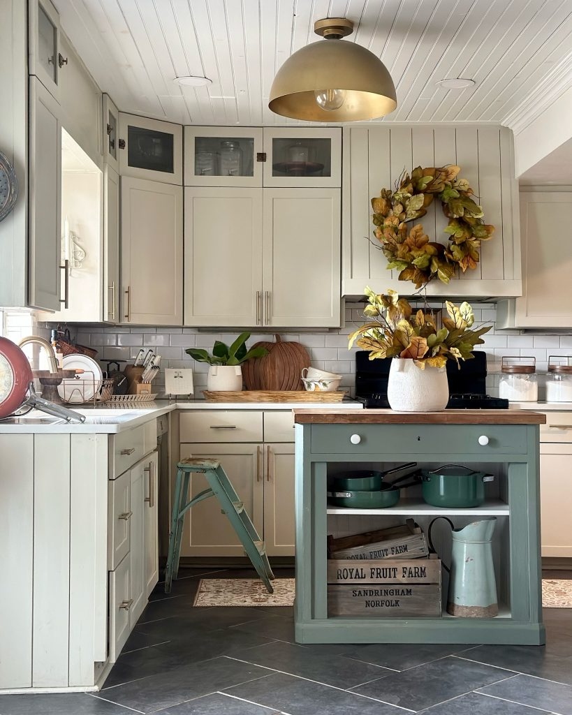ΚΟΡΥΦΑΙΕΣ Ιδέες Διακόσμησης Κουζίνας για το Φθινόπωρο 2025