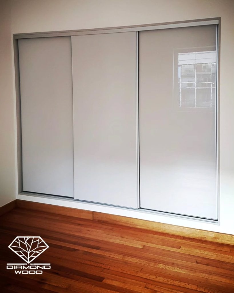 Συρόμενες ντουλάπες: 18 σχέδια για το 2025 που θα απογειώσουν το υπνοδωμάτιο 14 Συρόμενες ντουλάπες: 18 σχέδια για το 2025 που θα απογειώσουν το υπνοδωμάτιο