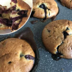 μαφινς με μύρτιλα μέσα σε φόρμα