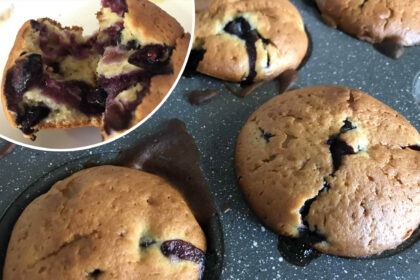 Μάφινς και κέικ με μύρτιλα (blueberries) - Εύκολη συνταγή με ελαιόλαδο και υλικά που έχεις σπίτι 34 μαφινς με μύρτιλα μέσα σε φόρμα