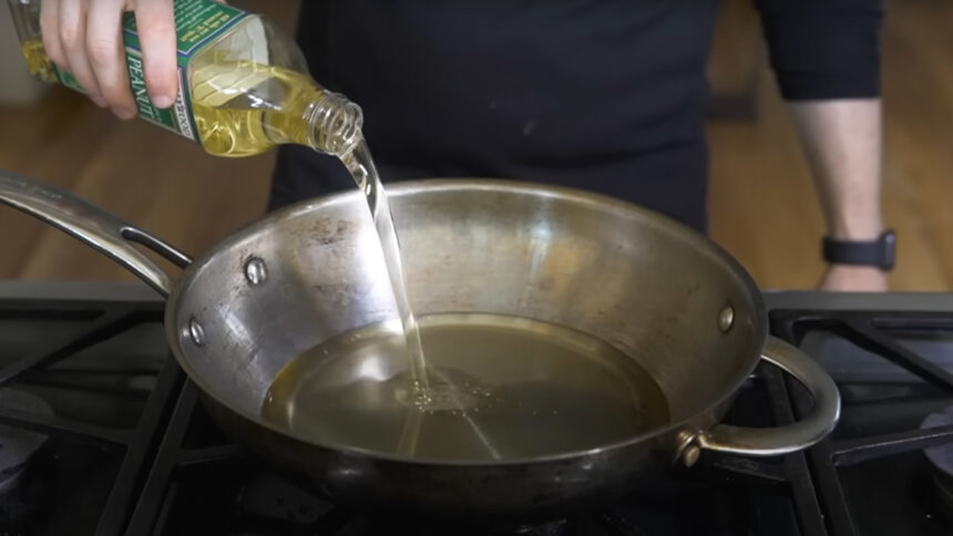 Με τι λάδι πρέπει να τηγανίζω: Ειδικός ξεκαθαρίζει 3 μύθους