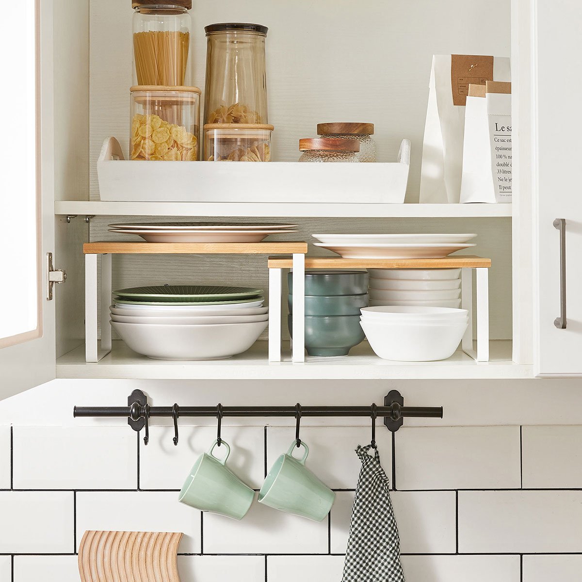 Ράφια οργάνωσης κουζίνας: Νομίζεις ότι δεν τα έχεις ανάγκη μέχρι να τα αποκτήσεις