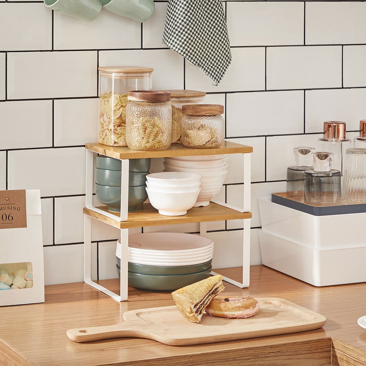 Ράφια οργάνωσης κουζίνας: Νομίζεις ότι δεν τα έχεις ανάγκη μέχρι να τα αποκτήσεις