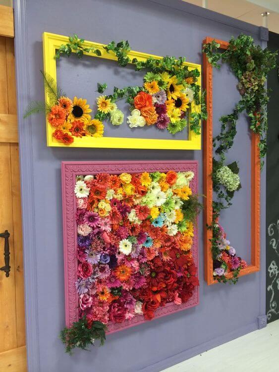 Χωρίς πολλά Χρήματα: 27 Εύκολα και Οικονομικά DIY Διακοσμητικά Σπιτιού 15 Παλιά κάδρα με πολύχρωμα λουλούδια