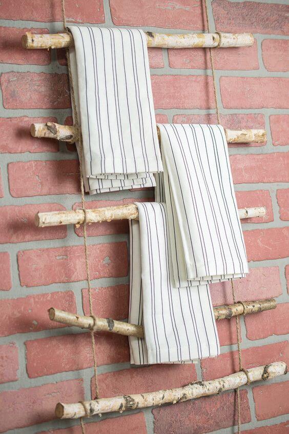 Χωρίς πολλά Χρήματα: 27 Εύκολα και Οικονομικά DIY Διακοσμητικά Σπιτιού 24 DIY ράφια από κλαδιά