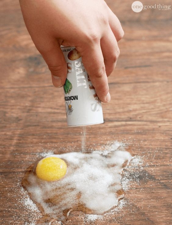 10 μυστικά της γιαγιάς που μπορούν να σε βοηθήσουν κάθε μέρα στο σπίτι 8 Καθάρισμα αυγού με αλάτι