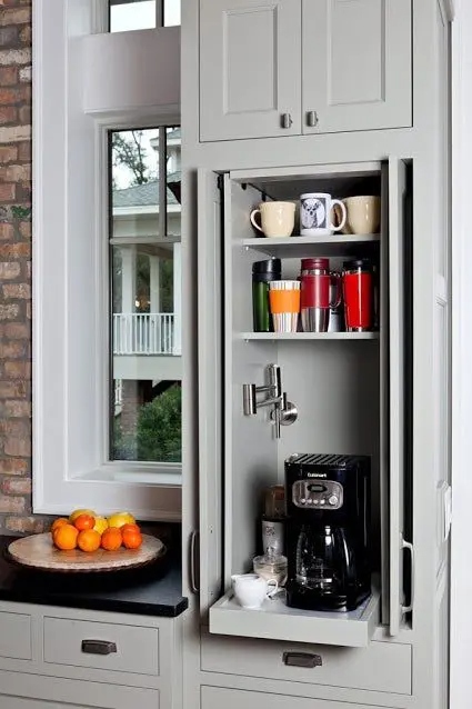 30 Πανέξυπνες Ιδέες για να κρύψεις τις οικιακές συσκευές στην κουζίνα και να γλυτώσεις την ακαταστασία 17 30 Πανέξυπνες Ιδέες για να κρύψεις τις οικιακές συσκευές στην κουζίνα και να γλυτώσεις την ακαταστασία