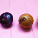 Εσύ ξέρεις τη διαφορά ανάμεσα στα είδη κρεμμυδιών ανάλογα με το χρώμα;