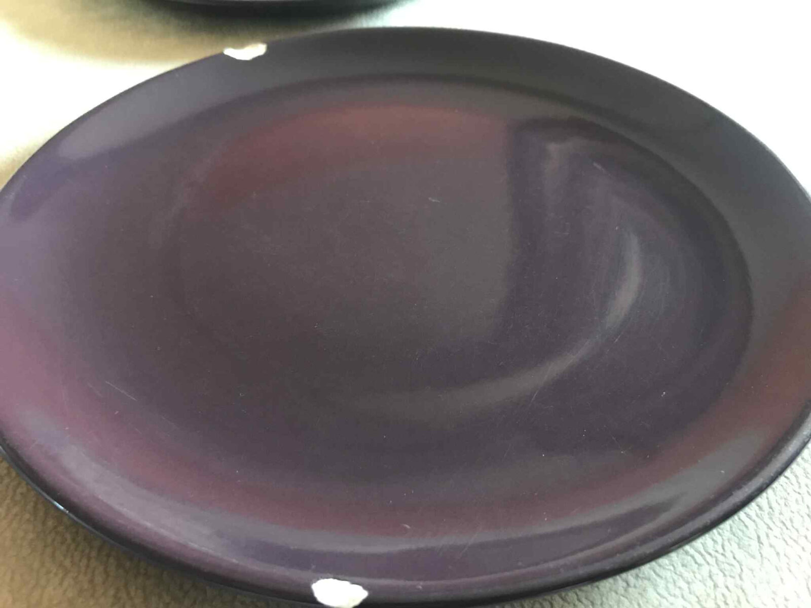 Γιατί πρέπει να πετάξεις όλα τα ραγισμένα και σπασμένα πιάτα - Μην τα χρησιμοποιείς πια 2 Σπασμένο μωβ πιάτο