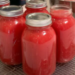 Τι θα έλεγες να έχεις σπιτική σάλτσα ντομάτας όλο τον χειμώνα. Μπόνους ένα μυστικό συστατικό για έξτρα νοστιμιά