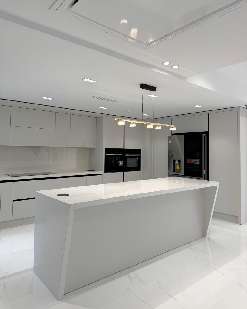 Πες αντίο στις κλειστές κουζίνες: Οι τάσεις στην κουζίνα το 2026