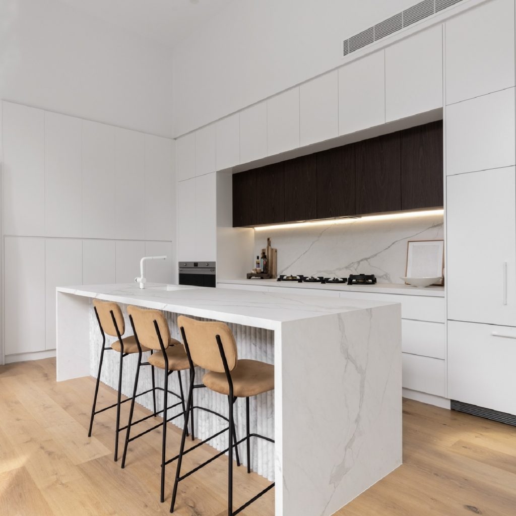 Ανοιχτή Κουζίνα με Μαρμάρινη Νησίδα