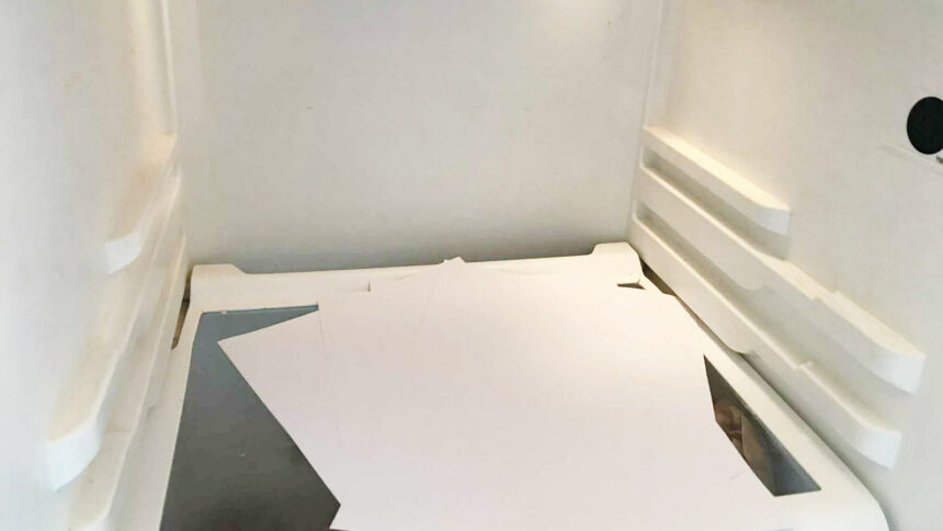 χαρτί μέσα στο ψυγείο