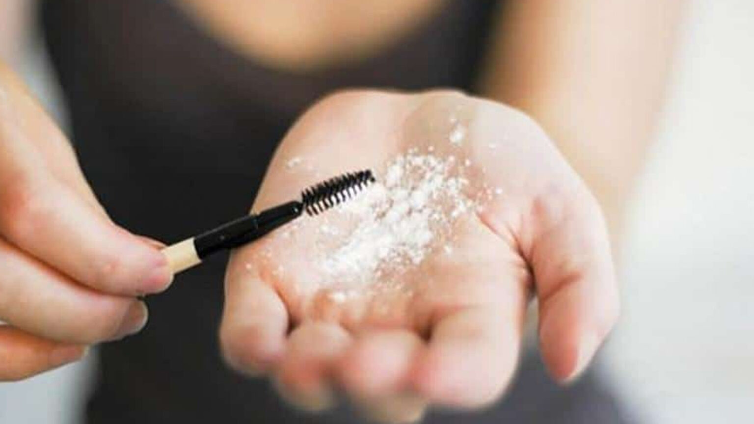 To Ταλκ στην υπηρεσία της ομορφιάς: 5 κόλπα που θα σας λύσουν τα χέρια