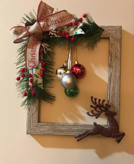 40 εναλλακτικά αυτοσχέδια Χριστουγεννιάτικα Στεφάνια σε κορνίζα