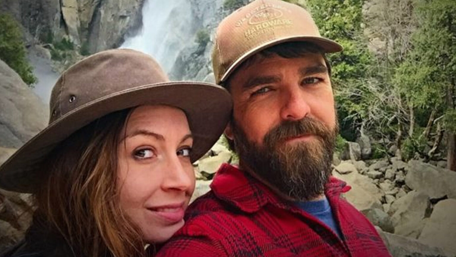 Αυτό το ζευγάρι γυρίζει τον κόσμο μαζί με το….σπίτι του