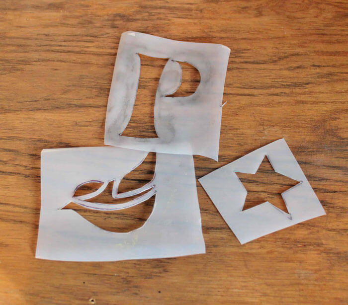 18 Κατασκευές με πλαστικά μπουκάλια: DIY που θα σου μείνουν για χρόνια 4 Στένσιλς από πλαστικό μπουκάλι