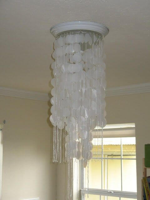 18 Κατασκευές με πλαστικά μπουκάλια: DIY που θα σου μείνουν για χρόνια 8 DIY Πολυέλαιος