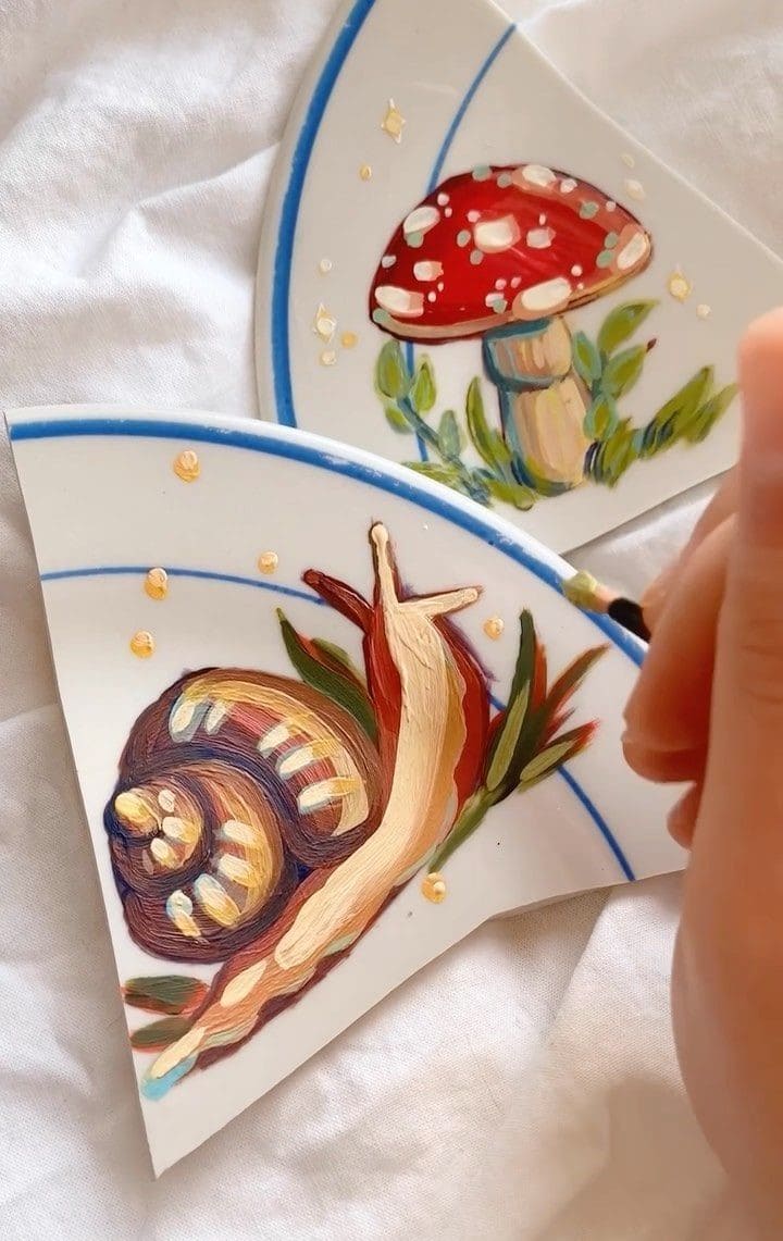 Ανακαλύψτε τη μαγεία των σπασμένων πιάτων: 25 μοναδικές κατασκευές γεμάτες χρώματα και σχέδια