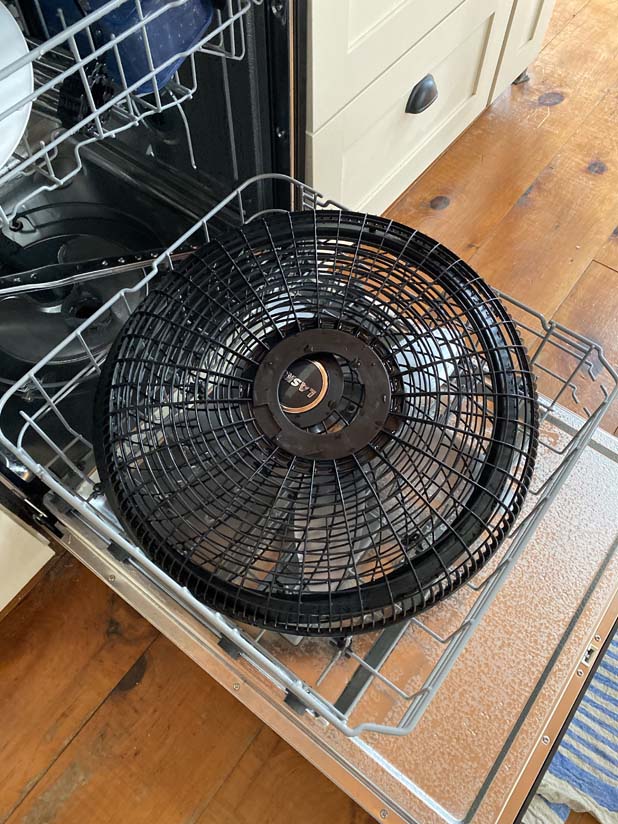 Δεν είναι μόνο πιάτα: 15 πράγματα που πλένονται στο πλυντήριο πιάτων (και σχεδόν κανείς δεν το ξέρει) 4 Δεν είναι μόνο πιάτα: 15 πράγματα που πλένονται στο πλυντήριο πιάτων (και σχεδόν κανείς δεν το ξέρει)