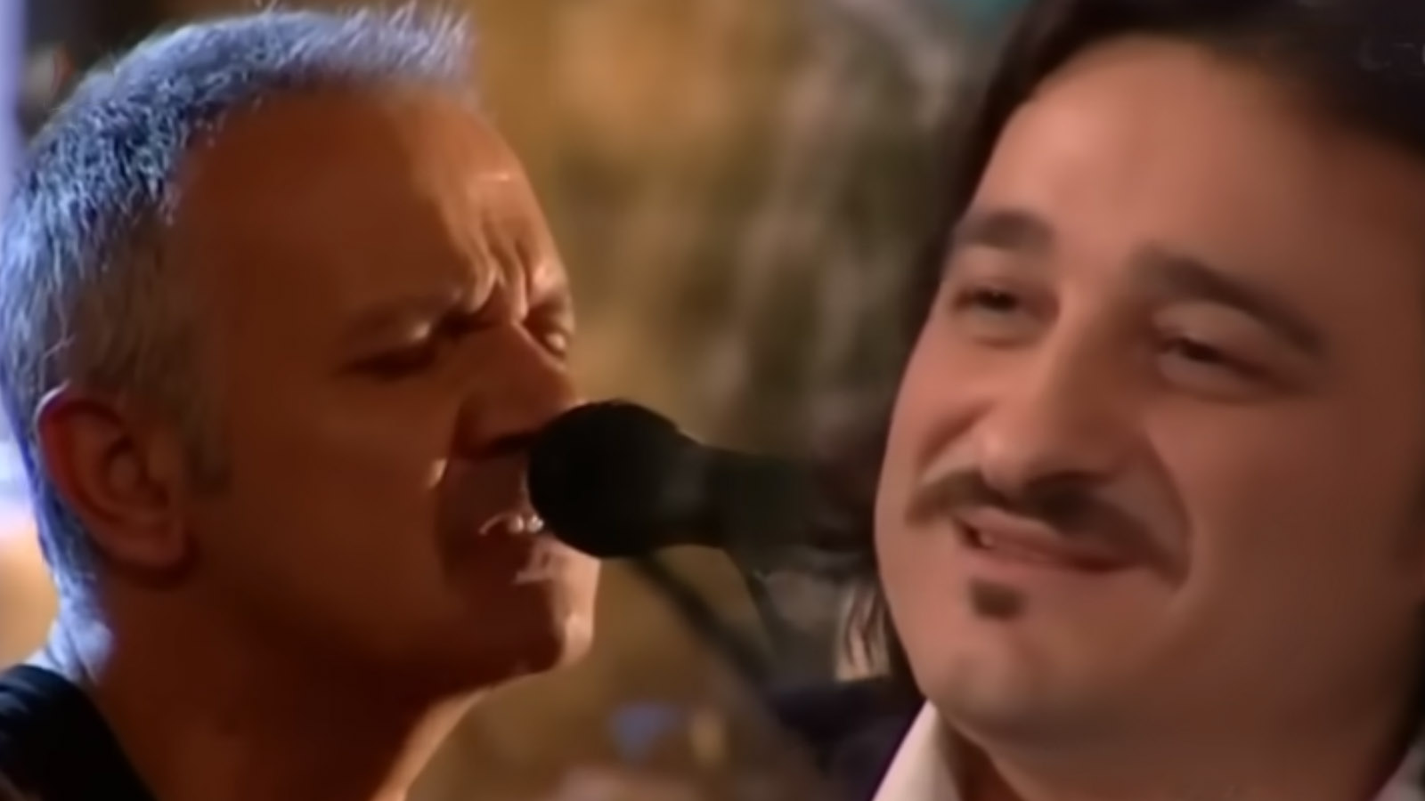 Η ιστορία πίσω από το τραγούδι του Χρήστου Θηβαίου "Ας χαθείς" και η σχέση με τον Βασίλη Χαραλαμπόπουλο που λίγοι γνωρίζουν