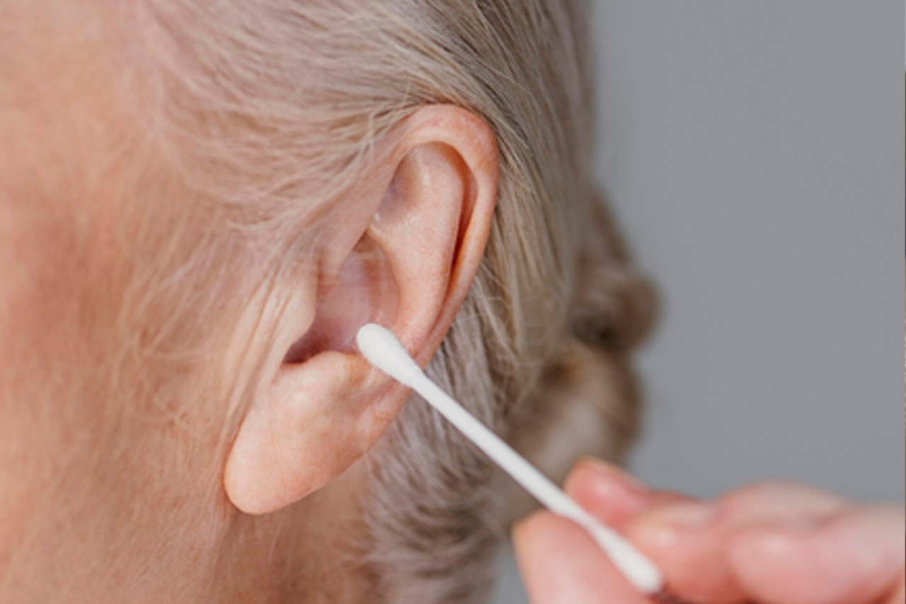 Γιατί Δεν Πρέπει να Καθαρίζεις τα Αυτιά σου – Τι Λέει η Επιστήμη