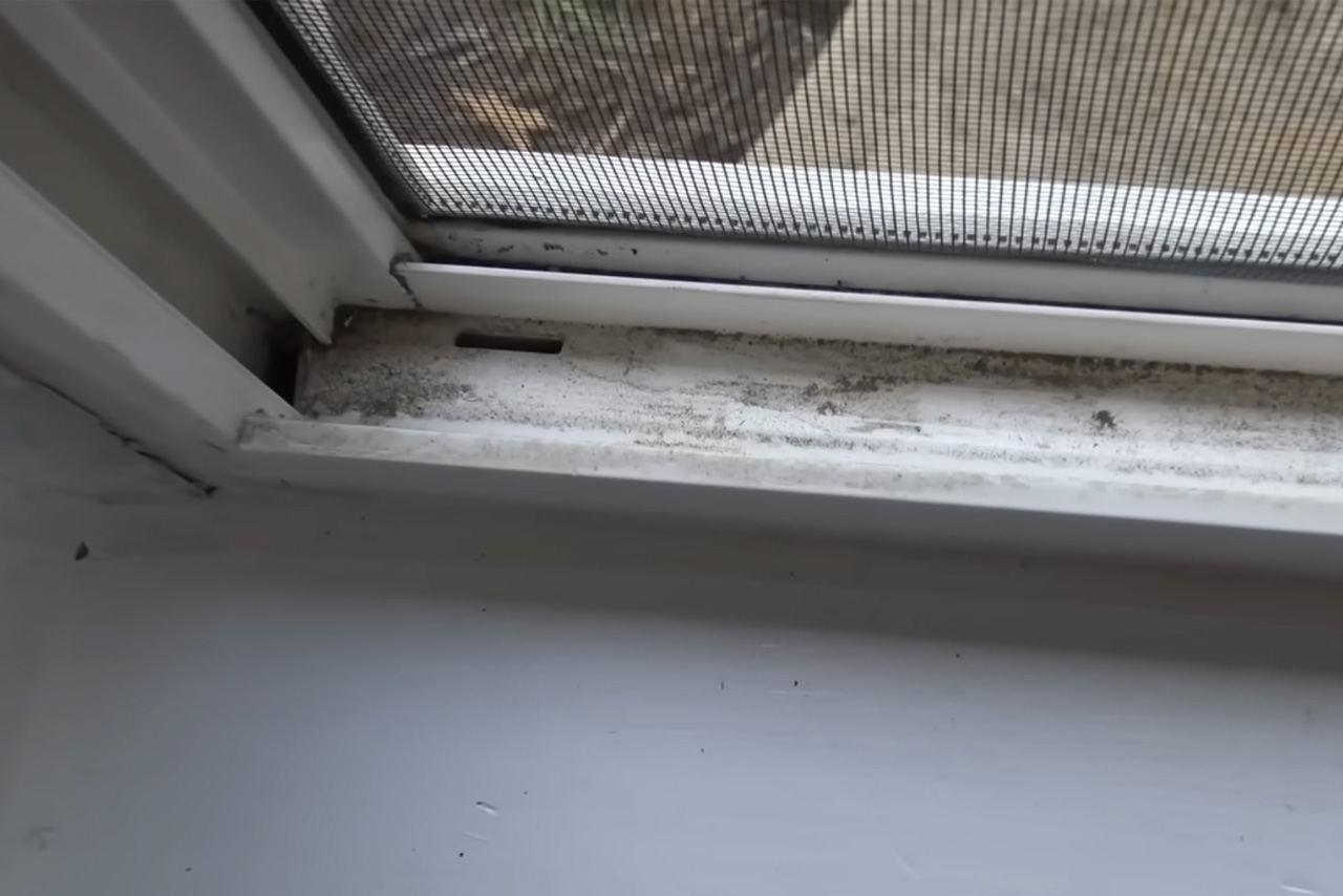 Ξύδι στα κουφώματα των παραθύρων: Σε τι χρησιμεύει και ποια είναι τα οφέλη του