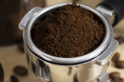 Πώς να φτιάξεις φυσικό οργανικό λίπασμα από το κατακάθι του καφέ