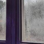 Με αυτό το απλό κόλπο θα σταματήσεις το "ίδρωμα" και τους υδρατμούς στα τζάμια και στα αλουμίνια