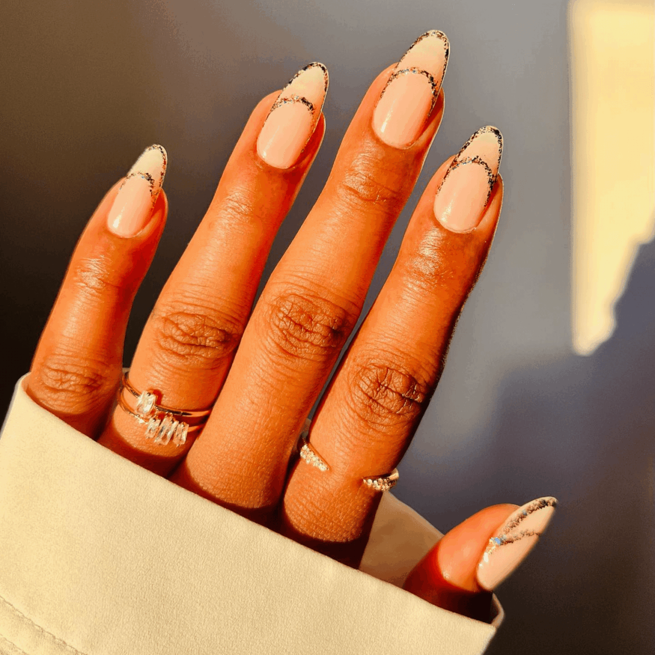 Πρωτοχρονιάτικα νύχια: τα σχέδια που δείχνουν πιο ακριβά απ’ όσο είναι 7 Πρωτοχρονιάτικα νύχια: τα σχέδια που δείχνουν πιο ακριβά απ’ όσο είναι