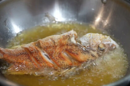 Πώς να τηγανίσετε ψάρια χωρίς πιτσίλισμα και οσμές: Το πιο απλό κόλπο που λειτουργεί