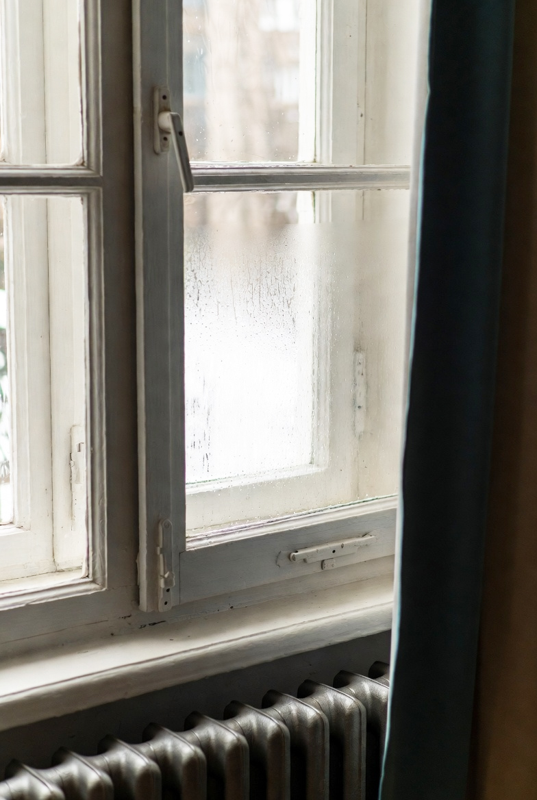 Το σπίτι μυρίζει υγρασία τον χειμώνα; Αυτά είναι τα 6 λάθη που την παγιδεύουν (και το φενγκ σούι δεν τα συγχωρεί) 3 Το σπίτι μυρίζει υγρασία τον χειμώνα; Αυτά είναι τα 6 λάθη που την παγιδεύουν (και το φενγκ σούι δεν τα συγχωρεί)