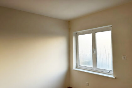 Το σπίτι μυρίζει υγρασία τον χειμώνα; Αυτά είναι τα 6 λάθη που την παγιδεύουν (και το φενγκ σούι δεν τα συγχωρεί)