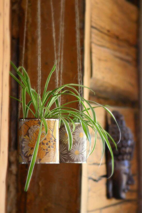 DIY: Κρεμαστά Τενεκεδάκια σε κήπο και μπαλκόνι που κάνουν τη διαφορά 14 DIY: Κρεμαστά Τενεκεδάκια σε κήπο και μπαλκόνι που κάνουν τη διαφορά