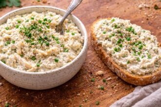 Ξέχνα τα αλλαντικά: Η φινλανδική συνταγή για άλειμμα κοτόπουλου που γίνεται εμμονή