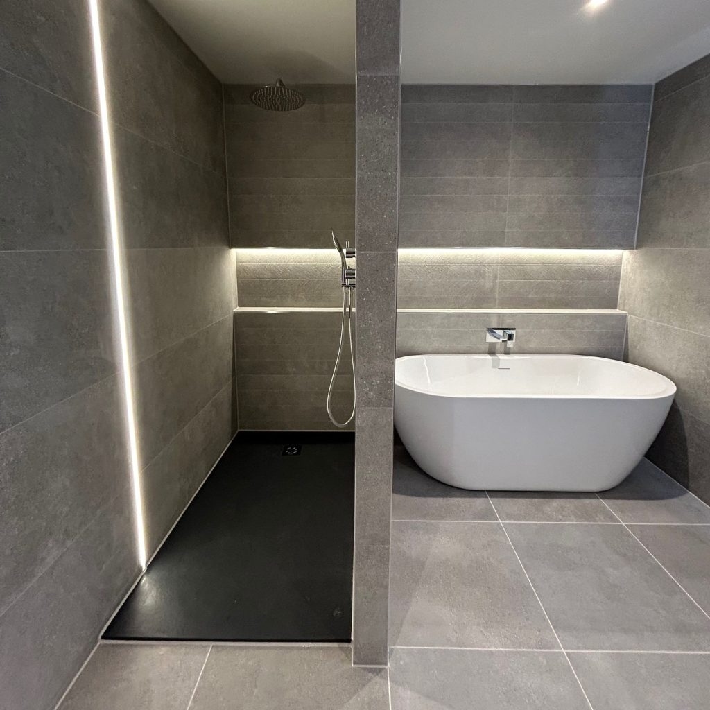 Ντους χωρίς πόρτα: 15+ ιδέες που μεταμορφώνουν το μπάνιο το 2026 14 Ντους χωρίς πόρτα: 15+ ιδέες που μεταμορφώνουν το μπάνιο το 2026