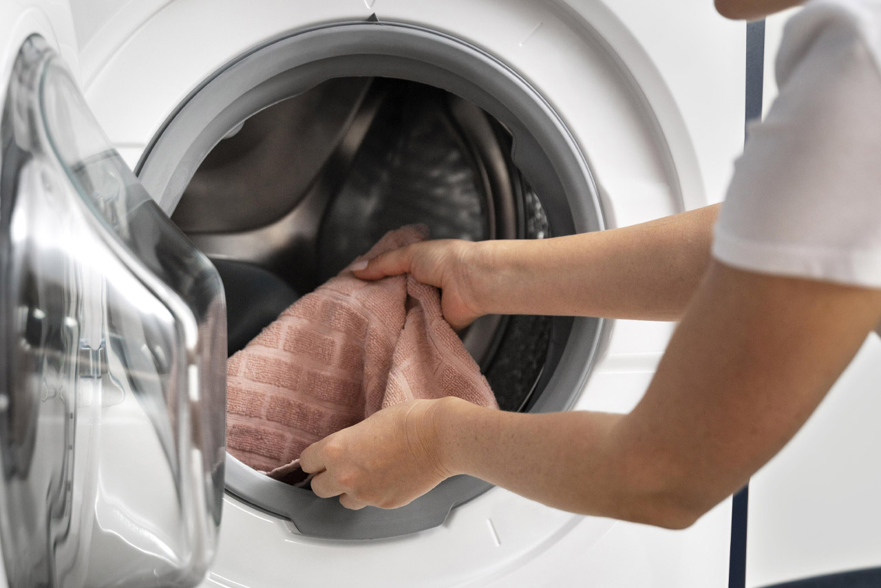Πώς να απαλλαγείτε από την οσμή στο πλυντήριο ρούχων: ένας απλός τρόπος που λίγοι γνωρίζουν